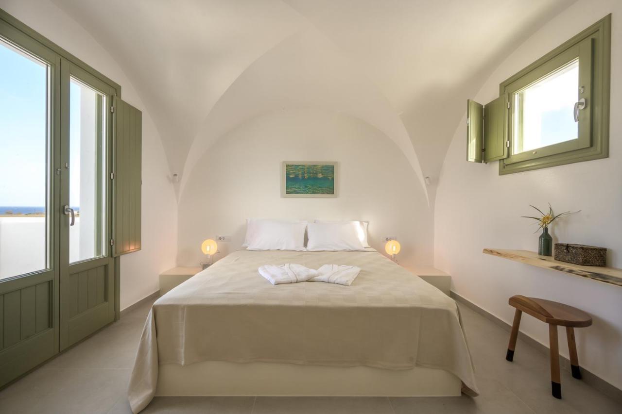 Oia Kissiri - Private Pool Villas Bagian luar foto