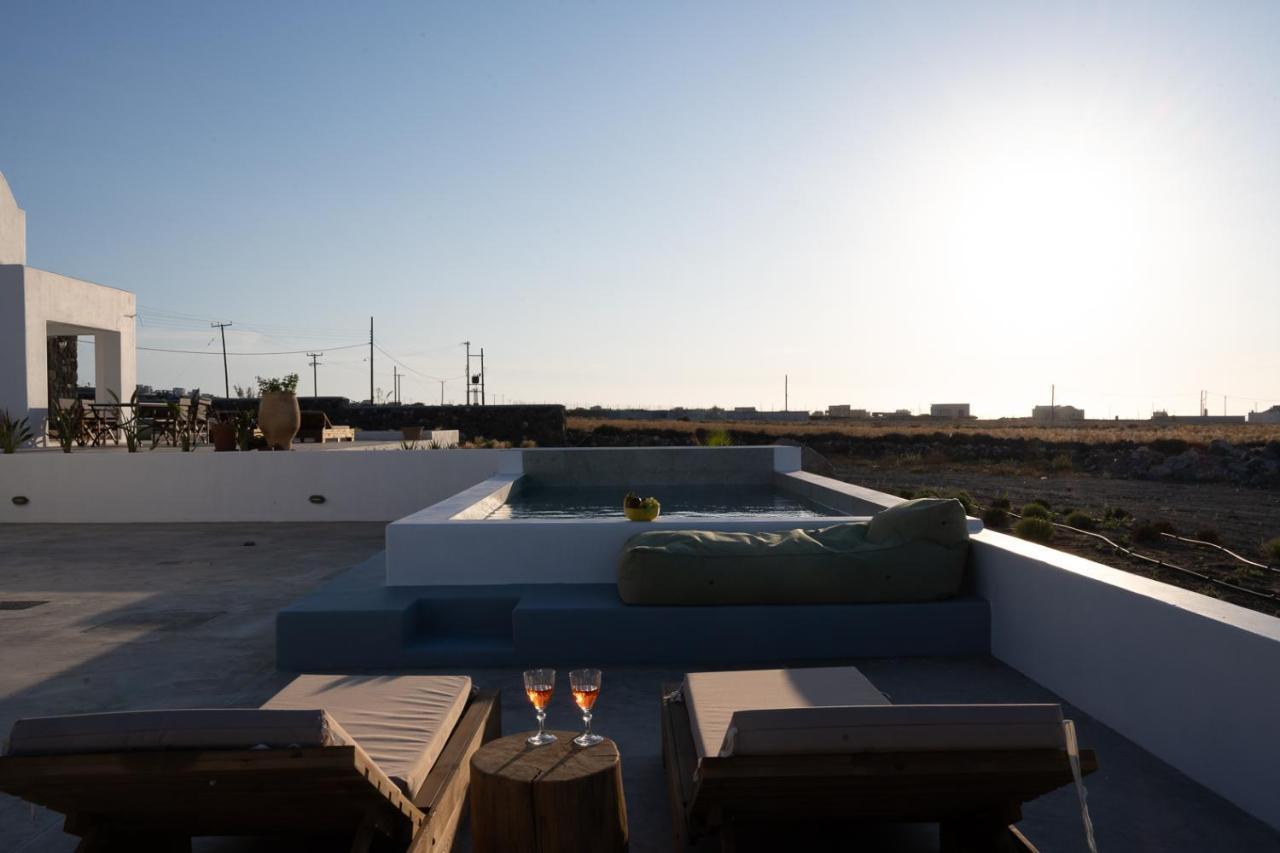 Oia Kissiri - Private Pool Villas Bagian luar foto