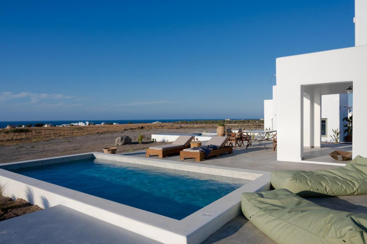 Oia Kissiri - Private Pool Villas Bagian luar foto