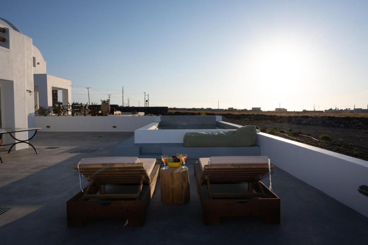 Oia Kissiri - Private Pool Villas Bagian luar foto