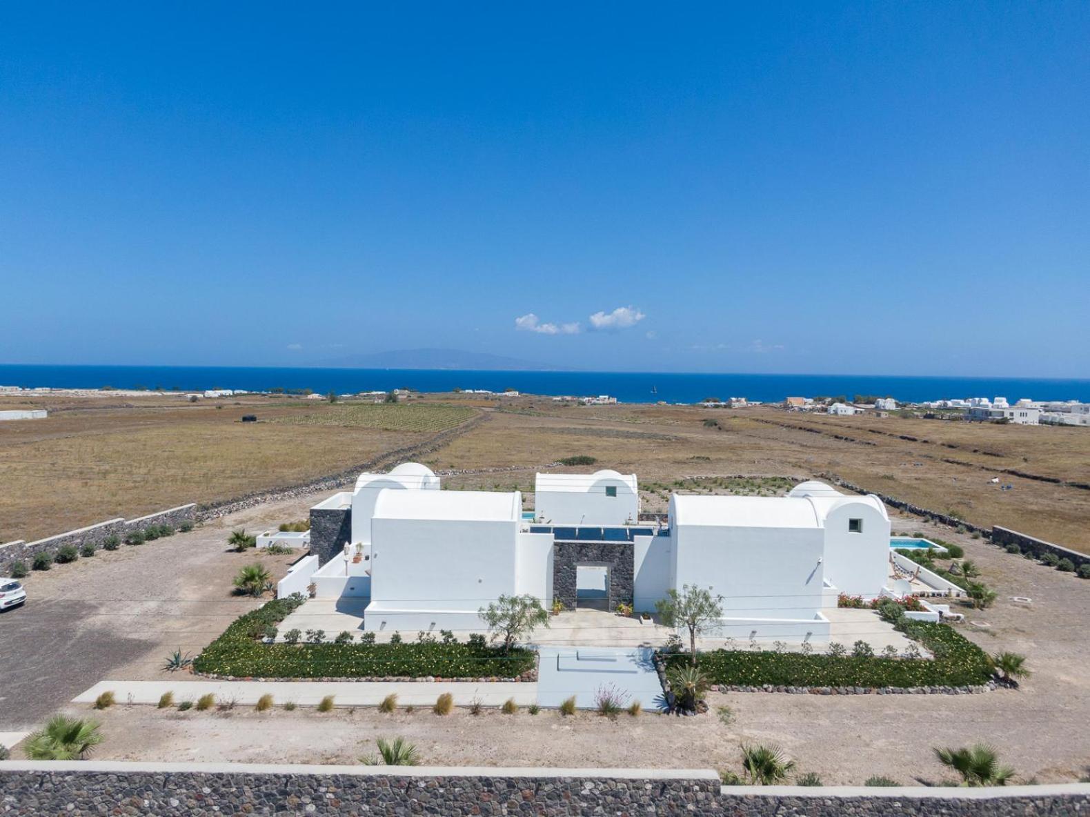 Oia Kissiri - Private Pool Villas Bagian luar foto